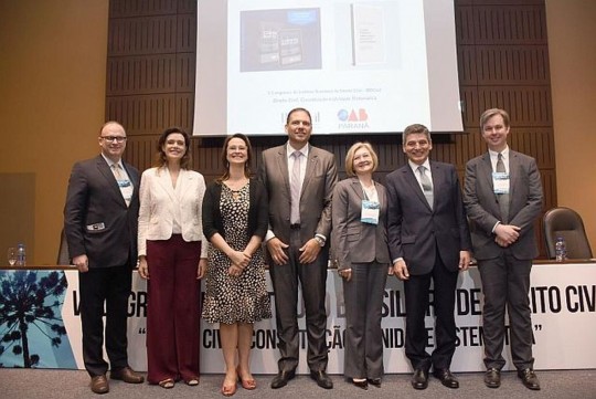 Congresso aconteceu na sede da OAB Paraná e contou com participação do presidente da APEP e dos procuradores José Antonio Peres Gediel e Alexandre Barbosa da Silva