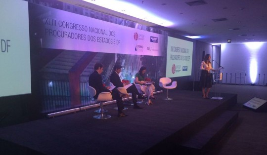 Procuradora do Paraná e diretora da APEP defendeu trabalho na área de Direito Processual Civil e teve tese aprovada com louvor nesta quarta-feira (13)