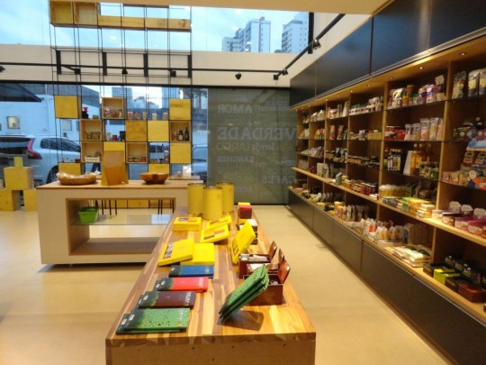 Estúdio Ecoa, de Curitiba, trabalha com o propósito de oferecer ao mercado projetos arquitetônicos e design de mobiliários sustentáveis e que contribuam para o desenvolvimento das cidades e do meio ambiente