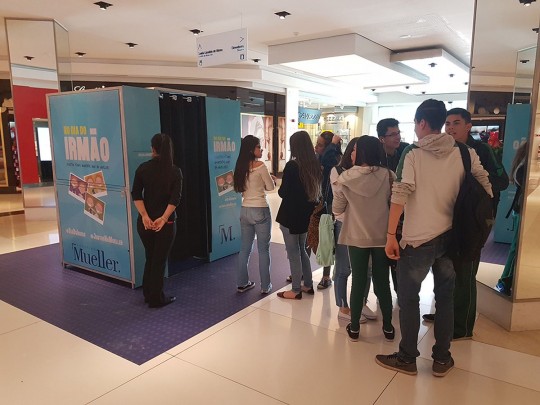 Público criou gifs animados com amigos e irmãos em comemoração a data