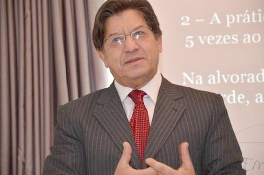  A convite da PUC-PR, o professor Jamil Ibrahim Iskandar ministrará um curso cujo assunto é Cultura e Arte Islâmica