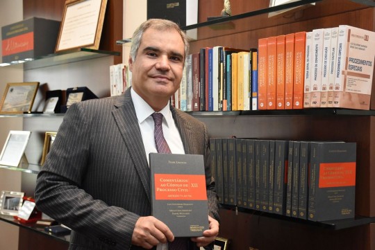 Coleção de 17 volumes tem a coordenação geral do jurista paranaense Luiz Guilherme Marinoni, que escreveu seis livros. Foto: Bebel