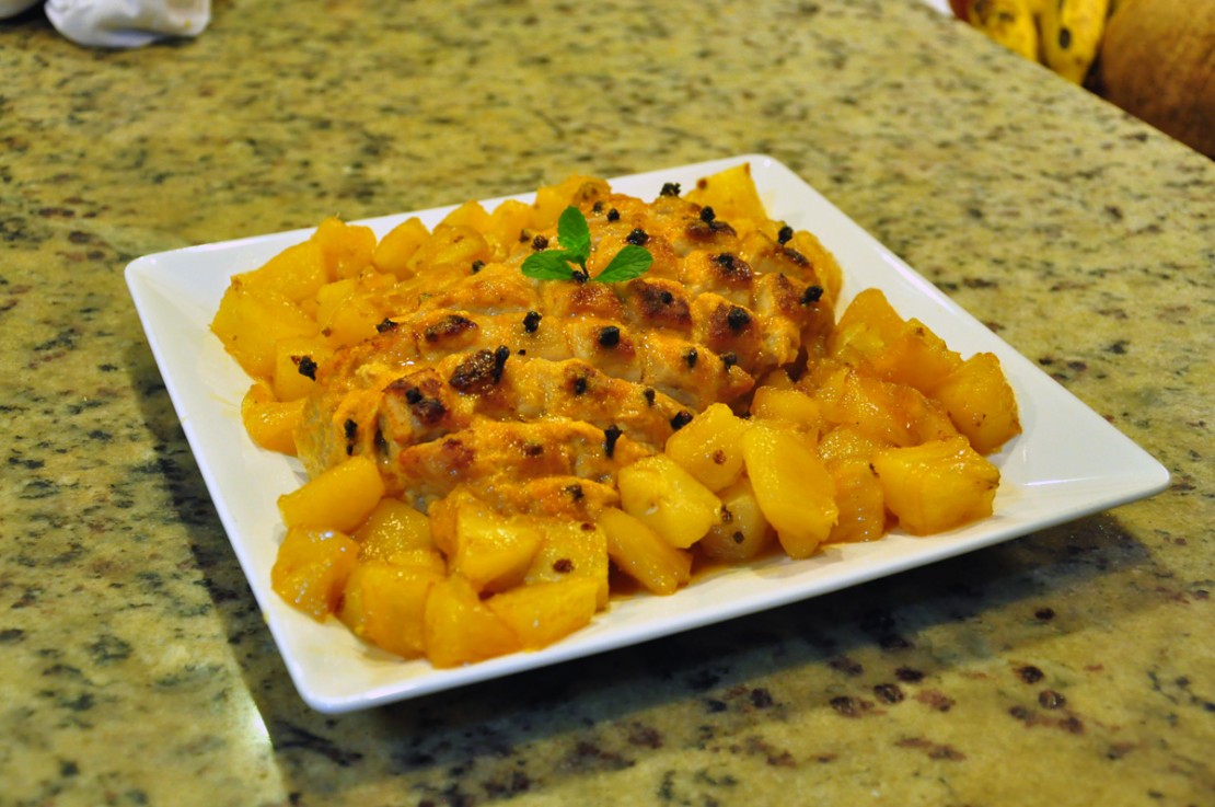 Receita típica de Natal e de ano novo, esse lombo com abacaxi e mel vai deixar a sua ceia deliciosa!