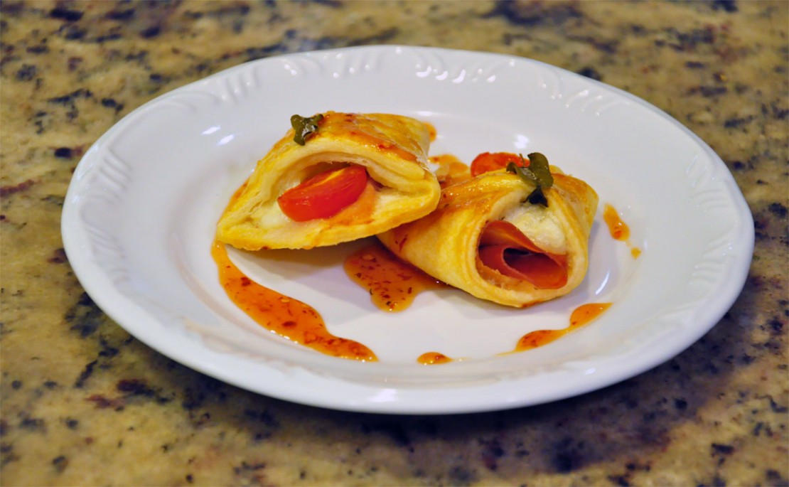 Folhadinho-de-Presunto-Parma-com-Molho-de-Pimenta-e-Mel-2