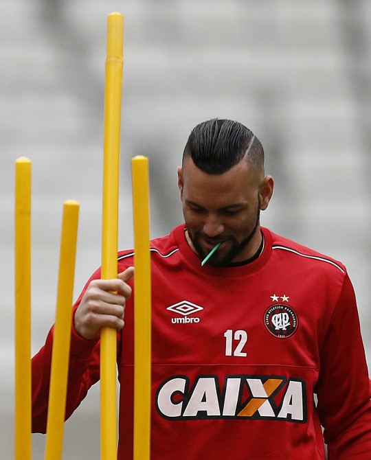 Weverton tá baratinho. COMPRE! Foto: Jonathan Campos