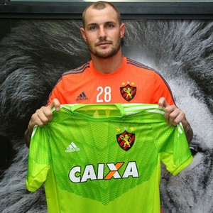 Agenor promete segurar tudo conta o lanterna na Ilha do Retiro.