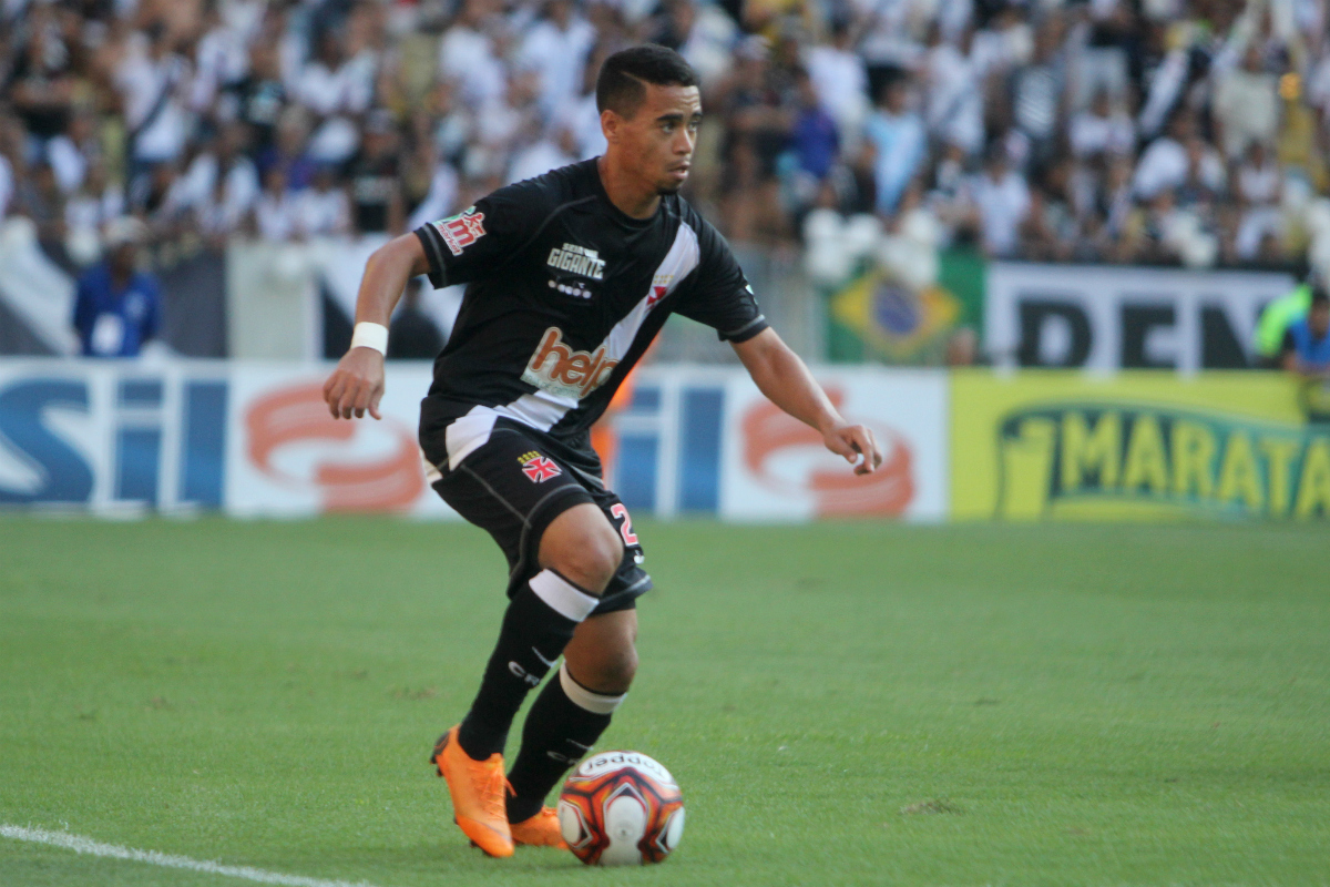 Lateral no Cartola, Yago Pikachu vem jogando como meia no Vasco e fazendo gols. Foto: Paulo Fernandes/Vasco da Gama
