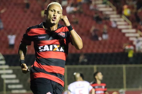 Neílton, do Vitória, tá caro mas tem ótima média de pontos. Foto: Maurícia da Matta/Vitória