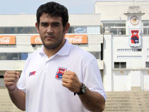 Sakai firmou parceria com o Paraná em 2013.