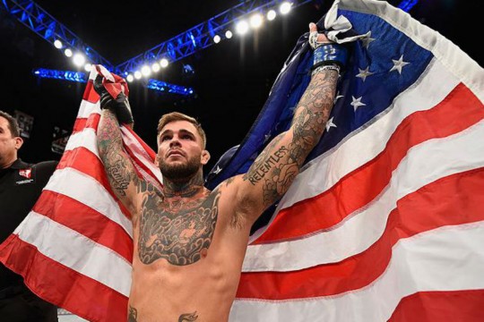 Cody Garbrandt defende o cinturão peso-galo. 