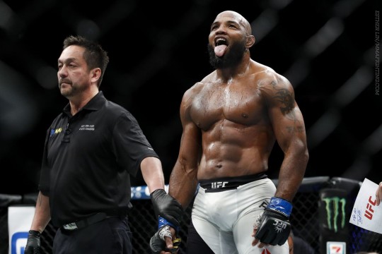 Yoel Romero encara Rockhold pela primeira vez. 