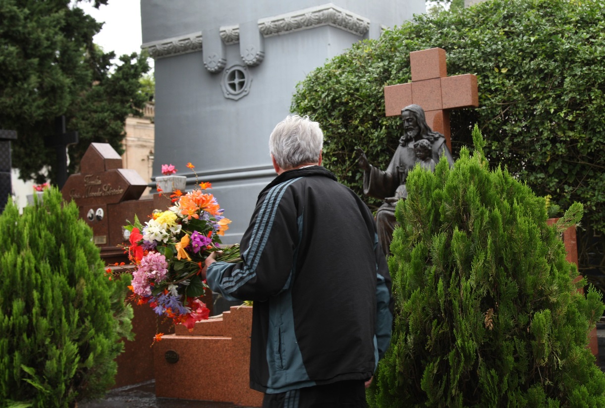 Como lidar com a dor do luto? Foto: Aniele Nascimento / Gazeta do Povo