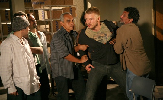 Rodrigo em cena de Duas Caras, como o traficante Ronildo. Foto: Divulgação/TV Globo