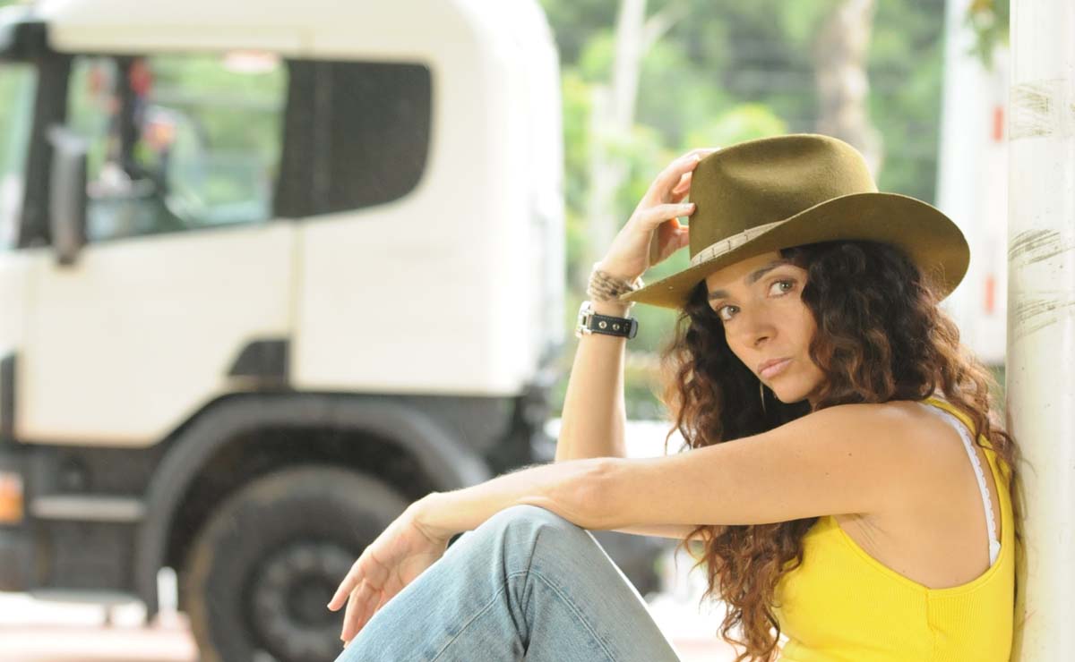 Claudia Ohana foi uma das caminhoneiras mulheres da dramaturgia, na novela A Favorita. Foto: Divulgação/TV Globo
