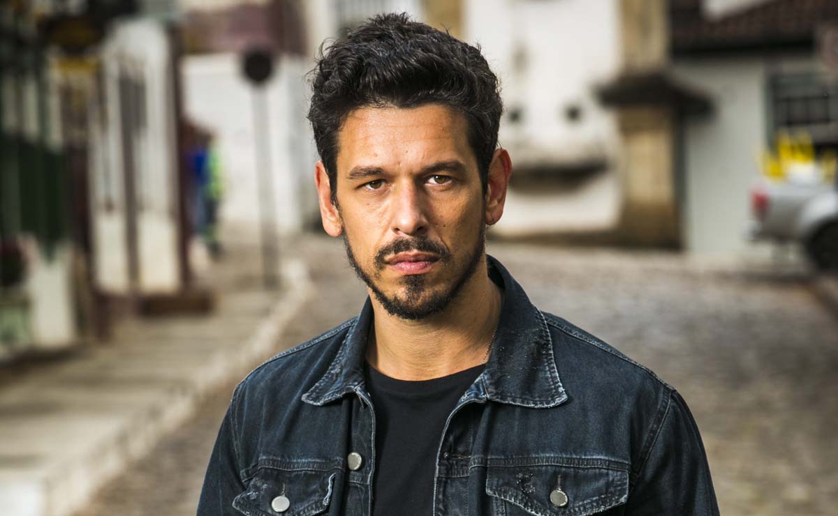 Novela Espelho da Vida traz João Vicente de Castro como protagonista.
