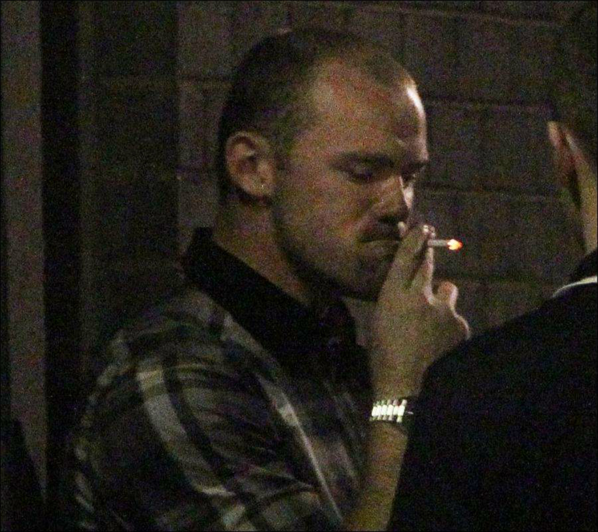 Rooney já foi capa de jornais por conta do cigarro. Foto: Reprodução