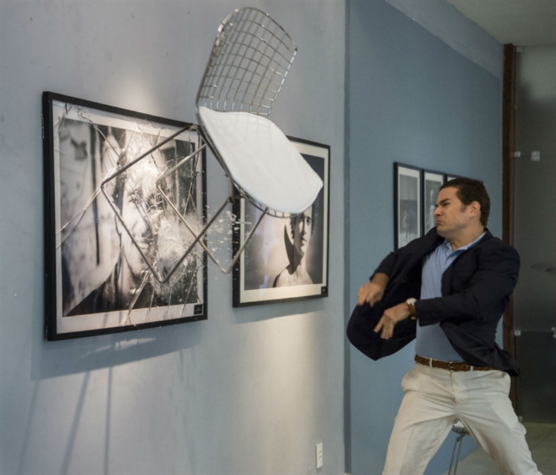 Em "Os Dias Eram Assim", Vitor destrói o estúdio de Alice.