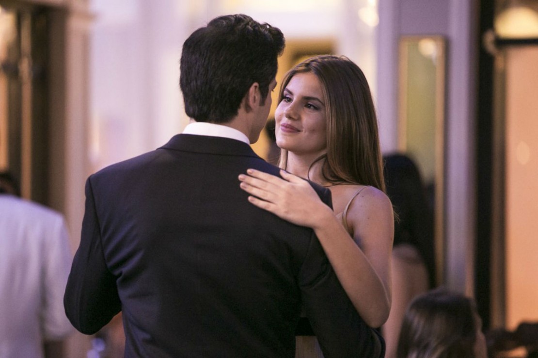 Em "Pega Pega", Luiza beija Eric.