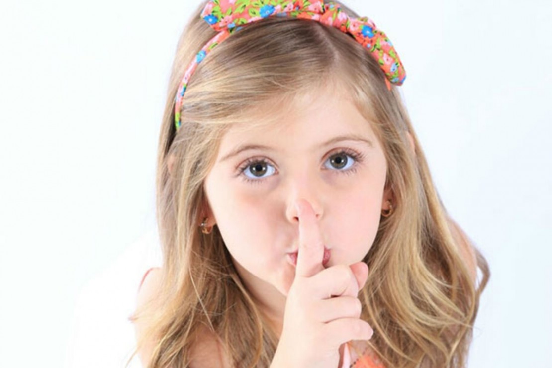 Em "Carinha de Anjo", Dulce Maria revela para Cecília que foi ela quem inventou a história das falsas baratas para entregar um lanche para Fabiana.