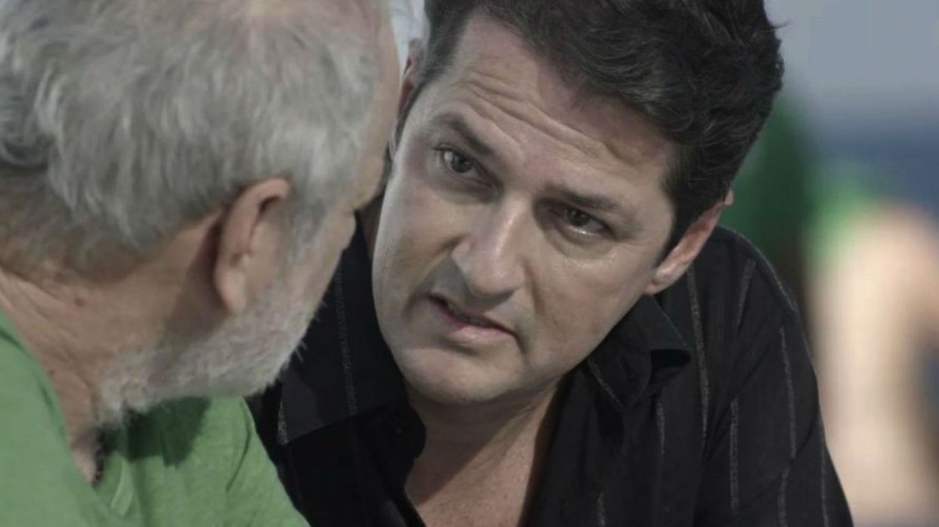 Em "Pega Pega", Timóteo exige mais dinheiro de Malagueta.