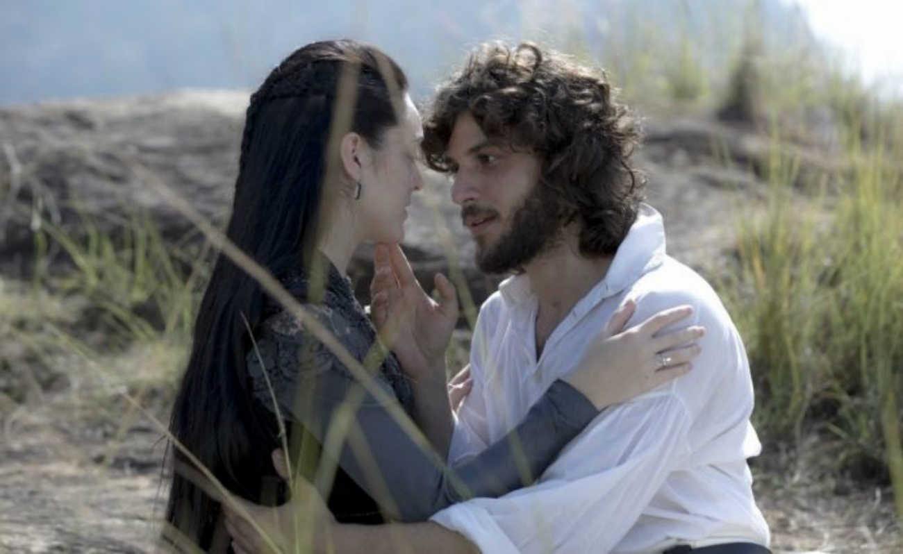 Em "Novo Mundo", Anna conta a Joaquim que Vitória é sua filha.