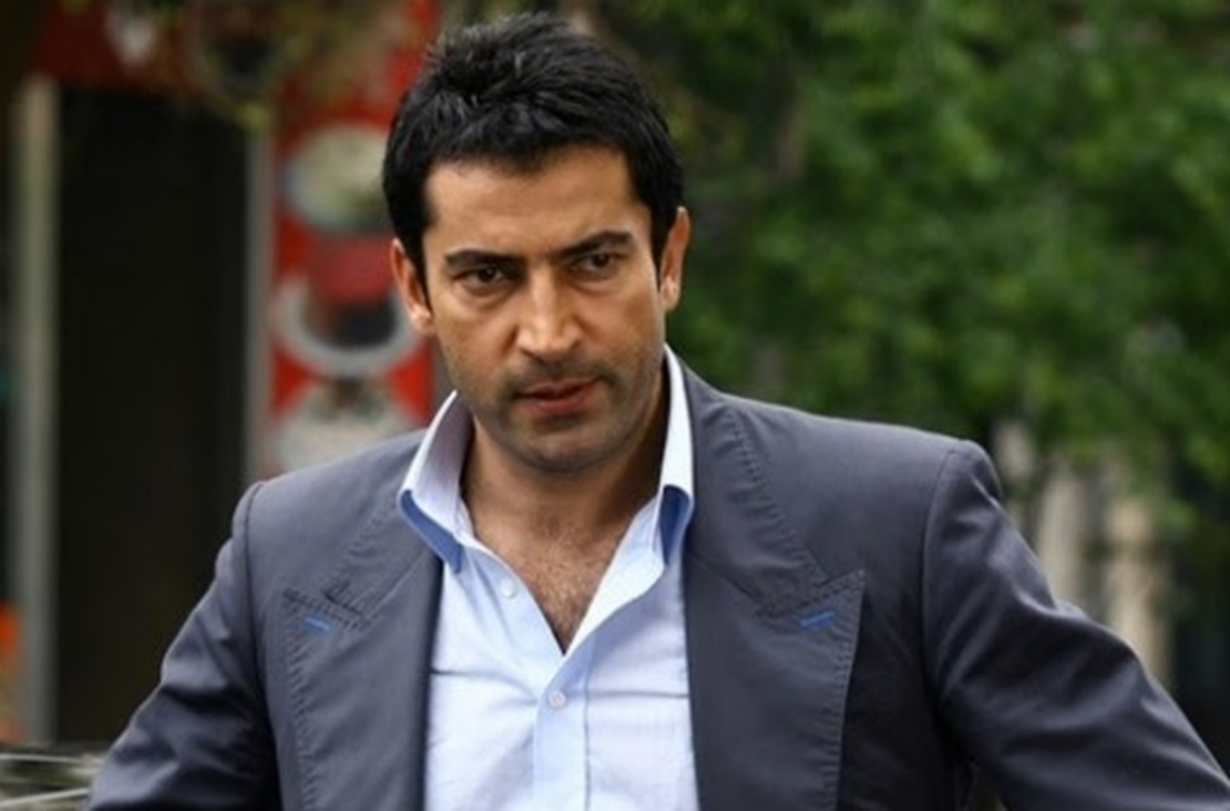 Em "Ezel", Ezel fica enciumado com a aproximação de Kenan e Eysan.