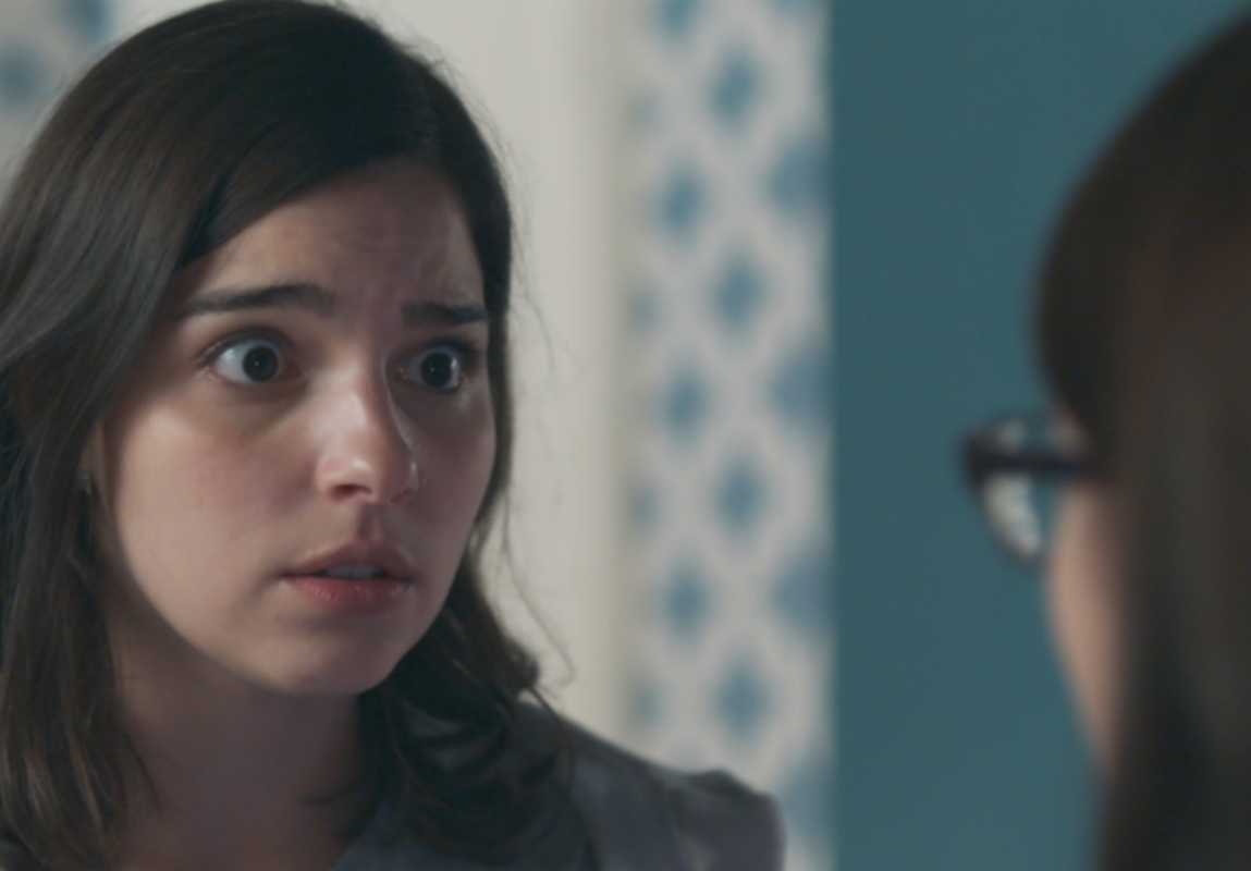 Em "Malhação: Viva a Diferença", Keyla pede segredo a Benê sobre a paternidade de Tonico.