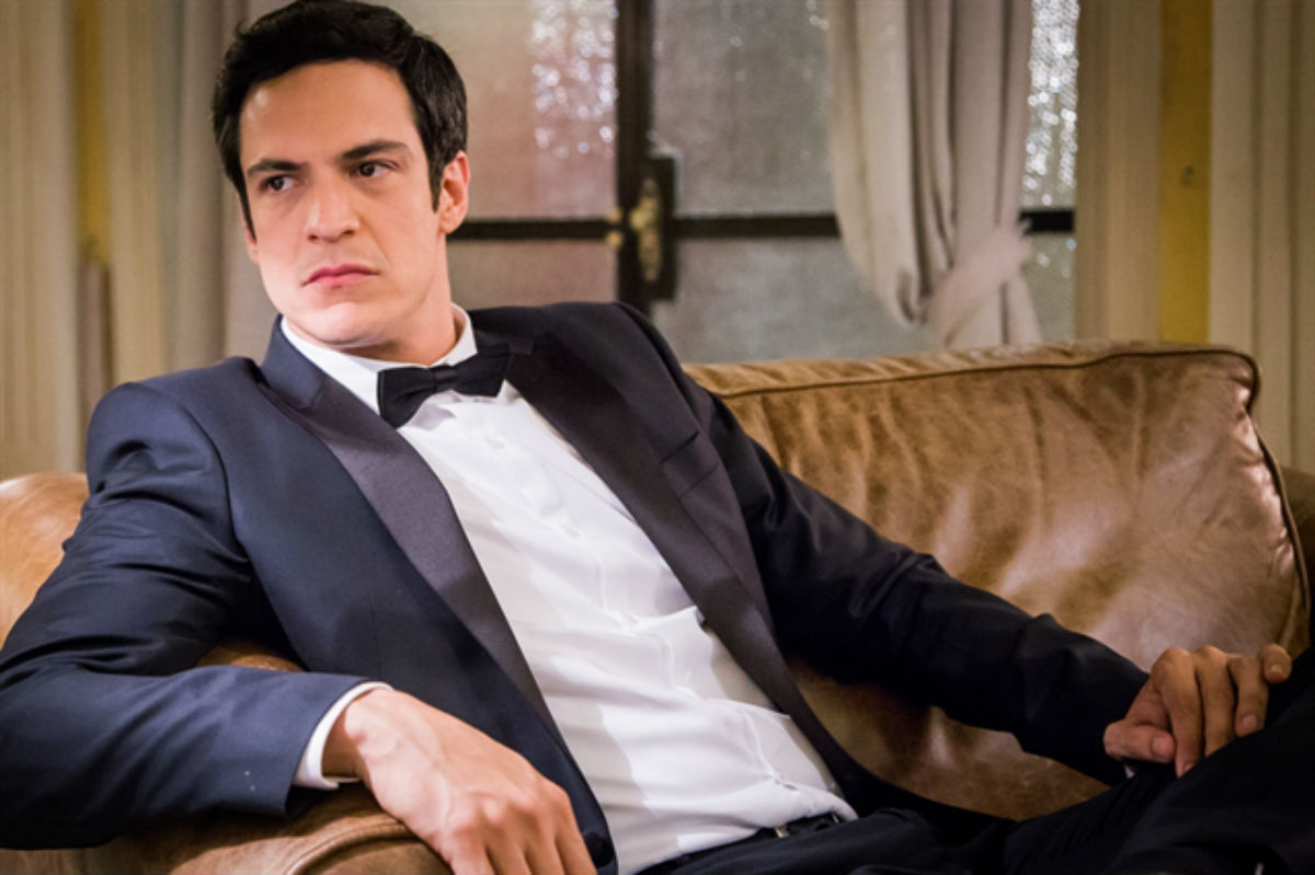 Em "Pega Pega", a perícia prova que Eric não cometeu o roubou ao Carioca Palace.