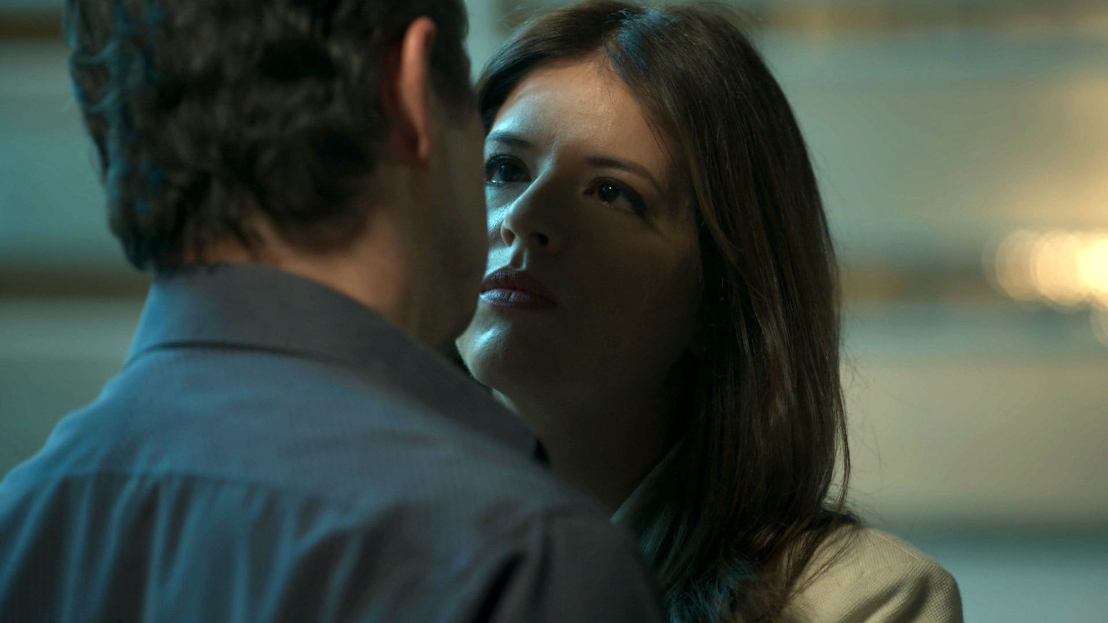 Em "Pega Pega", Malagueta e Maria Pia planejam acabar com o namoro de Eric e Luiza.