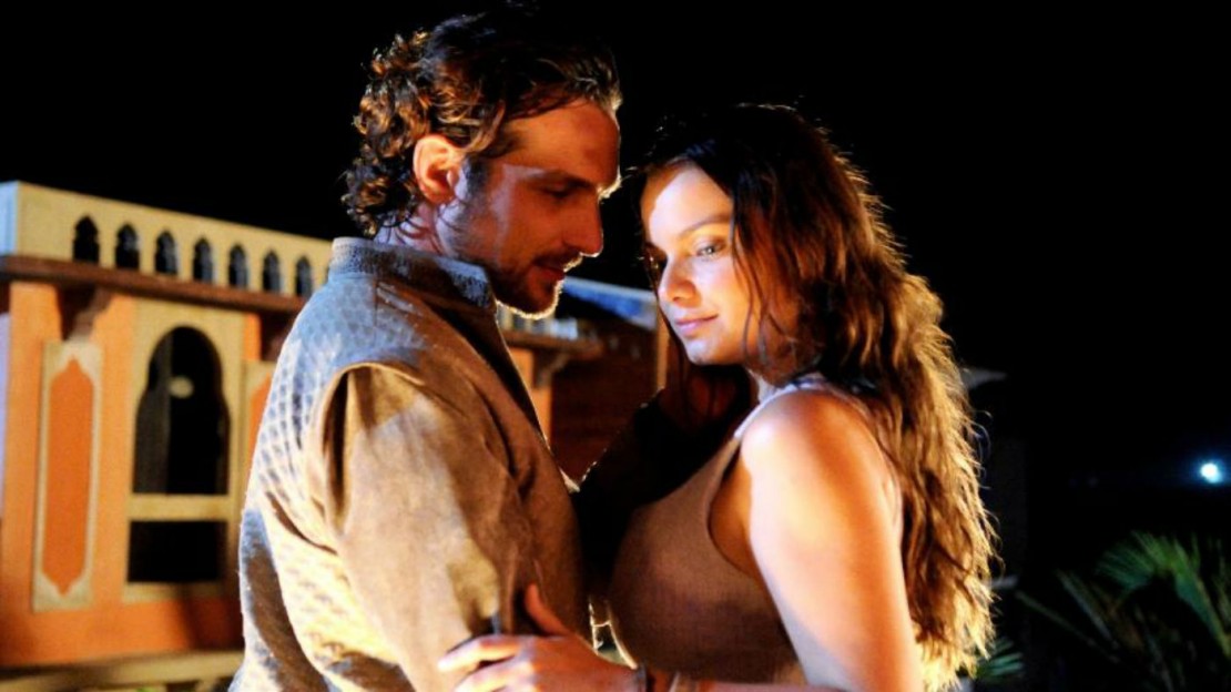 Em "O Rico e Lázaro", Zac se declara para Joana.