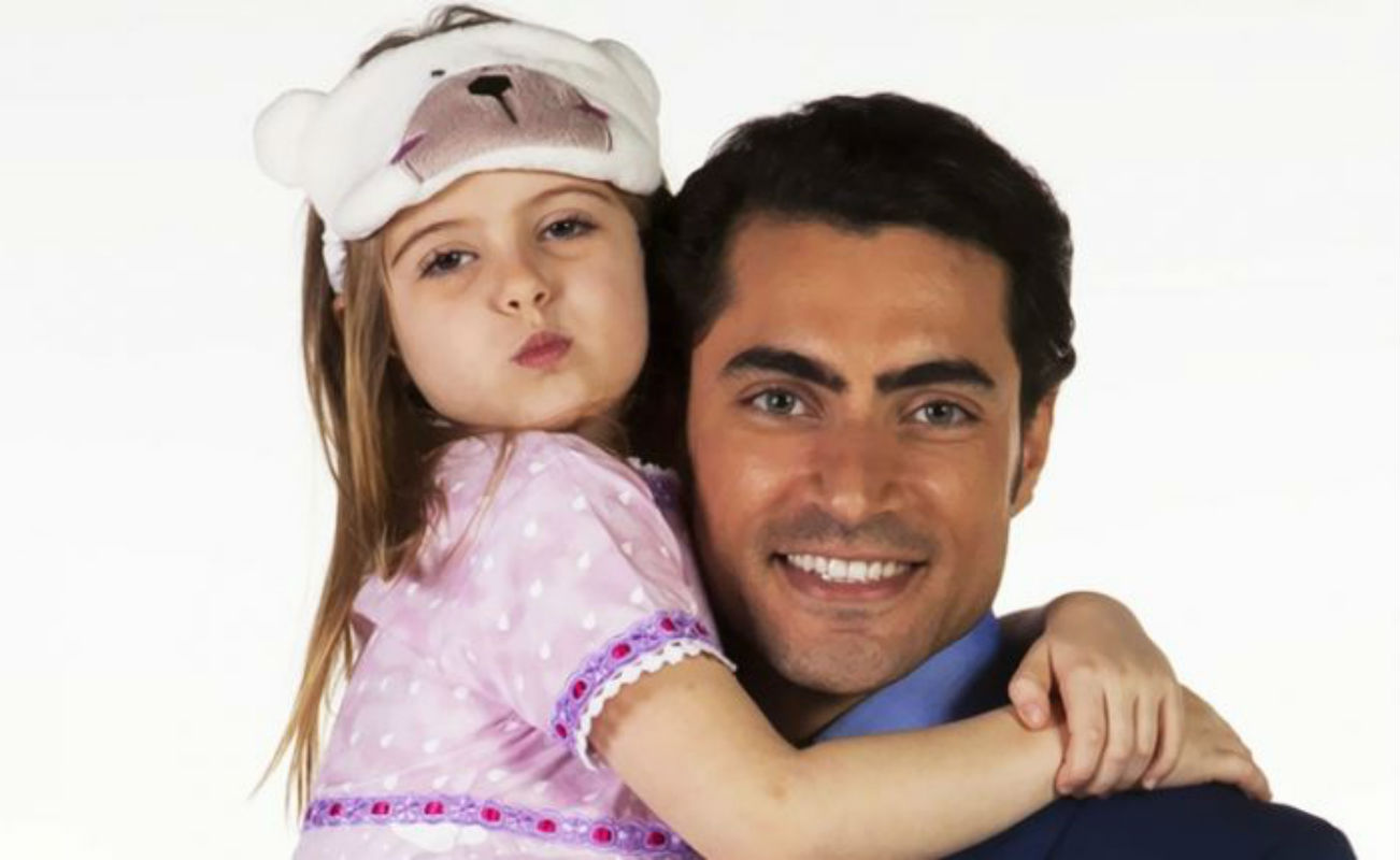 Em "Carinha de Anjo", Dulce Maria acha que Cecília e Gustavo precisam de um empurrão para ficarem juntos.