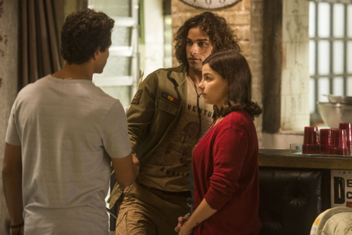 Em "Malhação: Viva a Diferença", Tato questiona Keyla sobre seu interesse em Deco.