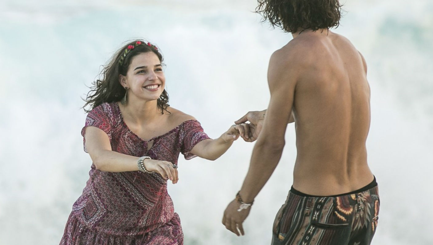 Em "Malhação: Viva a Diferença", Keyla e Deco se beijam.
