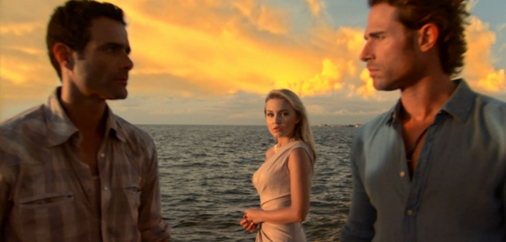 Em "O Que a Vida Me Roubou", Alejandro e José Luís brigam e Dimitrio tenta separá-los.