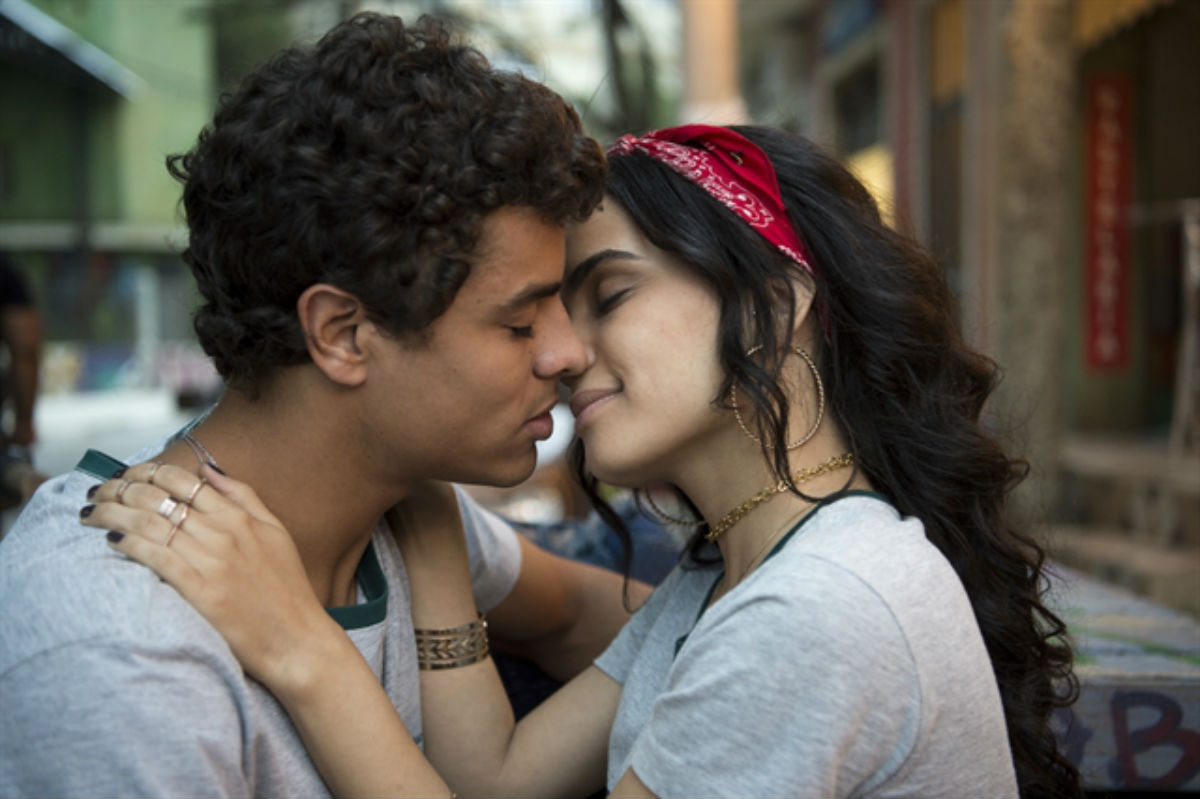 Em "Malhação: Viva a Diferença", Keyla se incomoda ao ver Tato e K2 juntos.