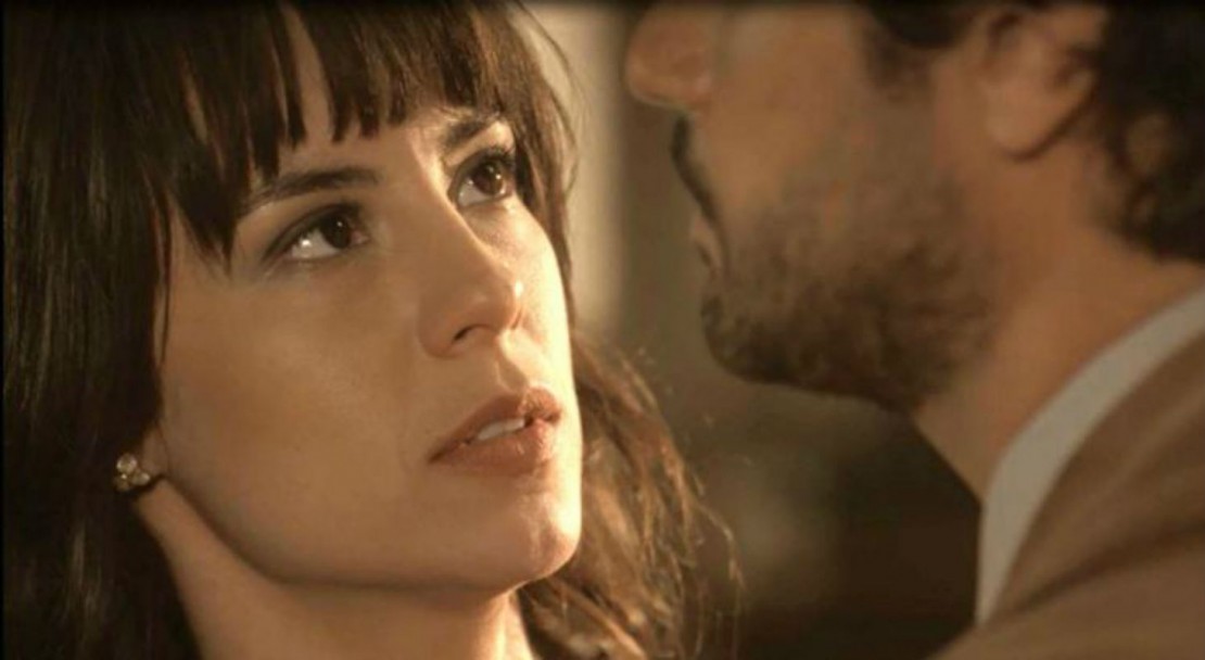 Em "Tempo de Amar", Inácio e Lucinda se beijam.