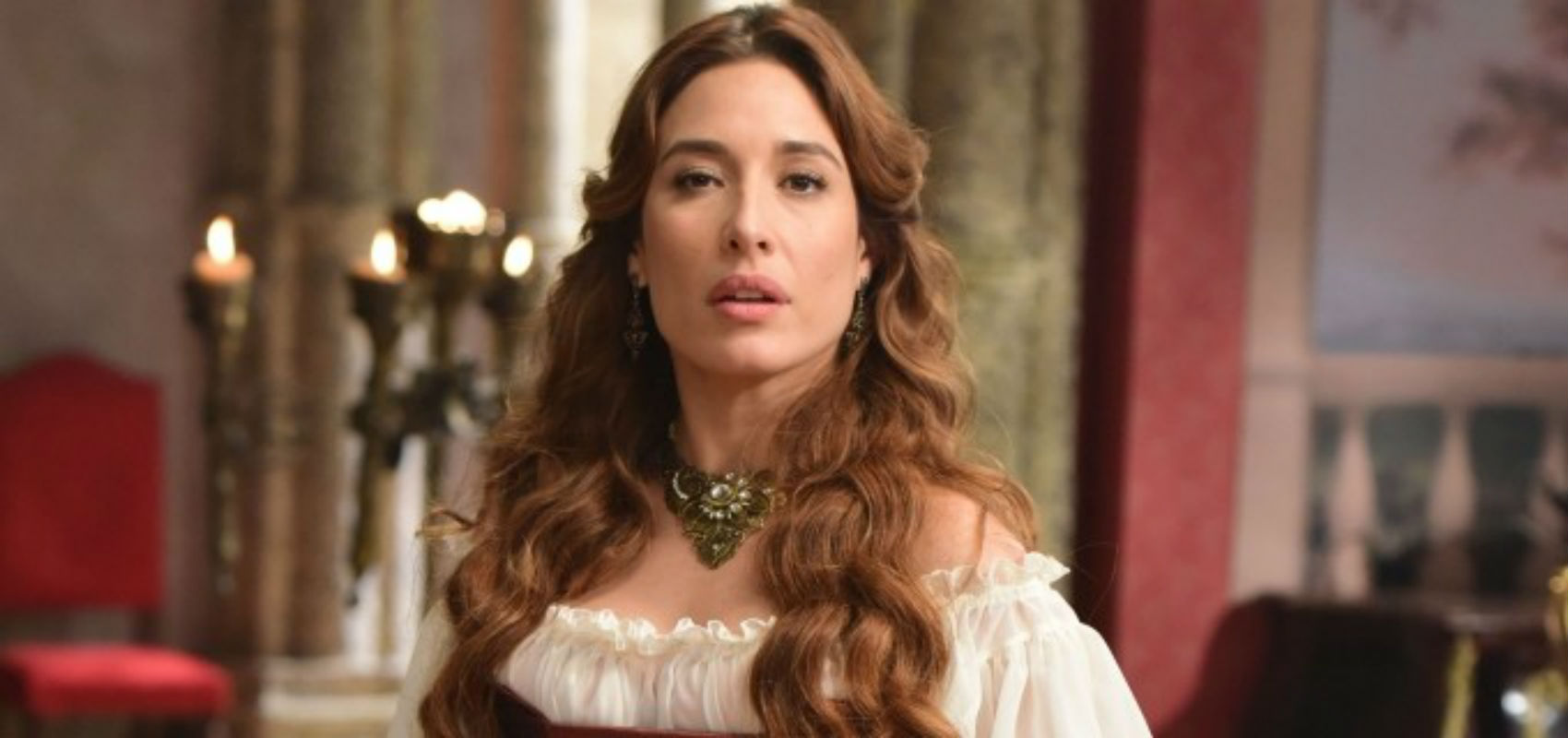 Em "Belaventura", Selena interrompe o casamento de Enrico e Pietra.