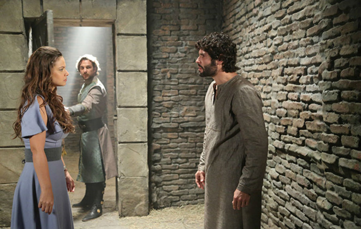 Em "O Rico e Lázaro", Joana visita Asher na prisão.
