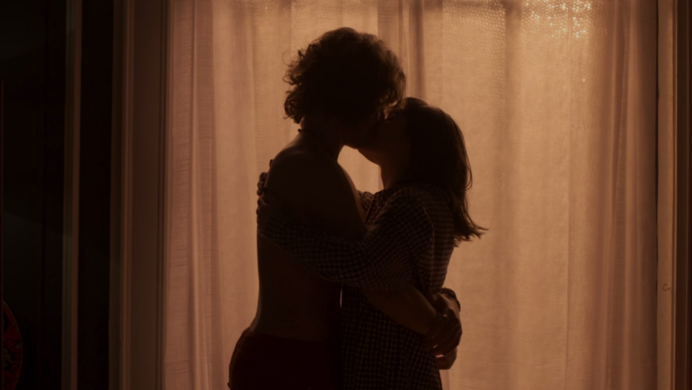 Em Pega Pega", Luiza deixa escapar para Eric que Bebeth e Márcio dormiram juntos.