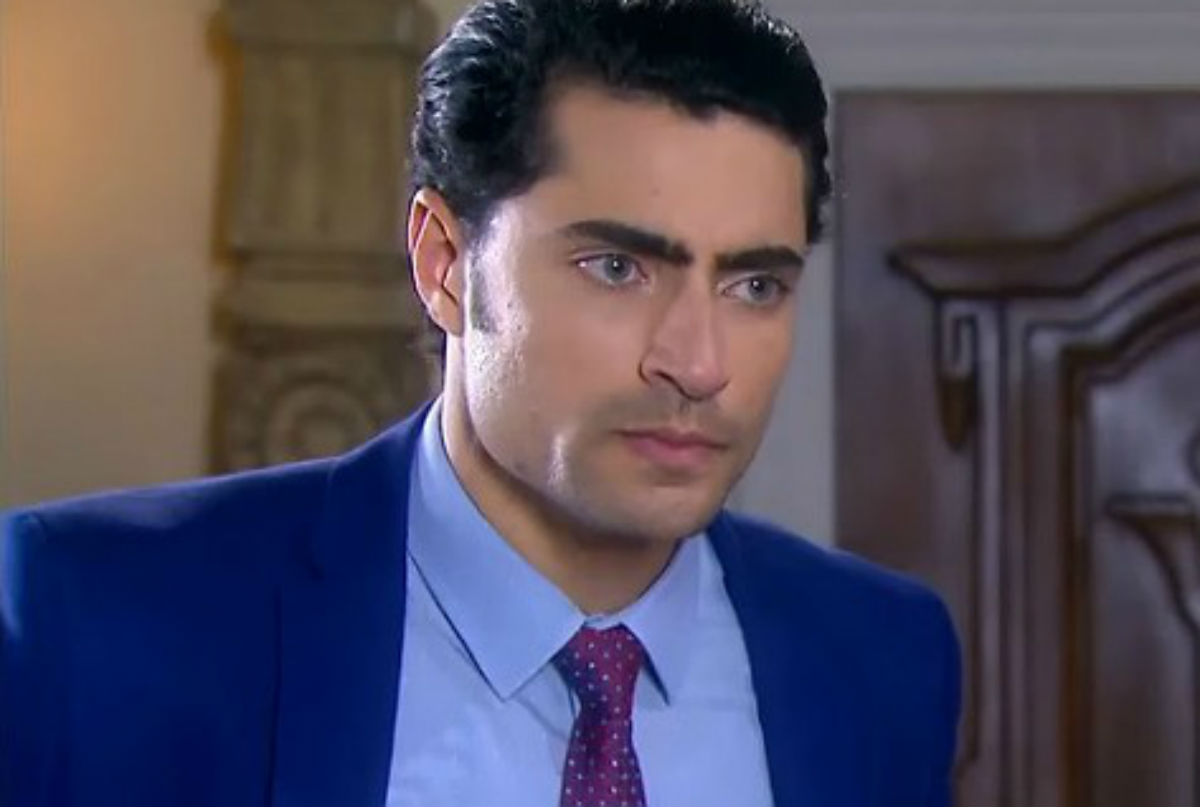 Em "Carinha de Anjo", Gustavo fica em choque ao ver Cecília jantando com André e chega a ser rude ao falar com os dois.