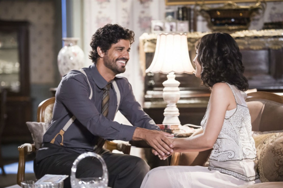 Em "Tempo de Amar", Lucinda aceita o pedido de casamento de Inácio.