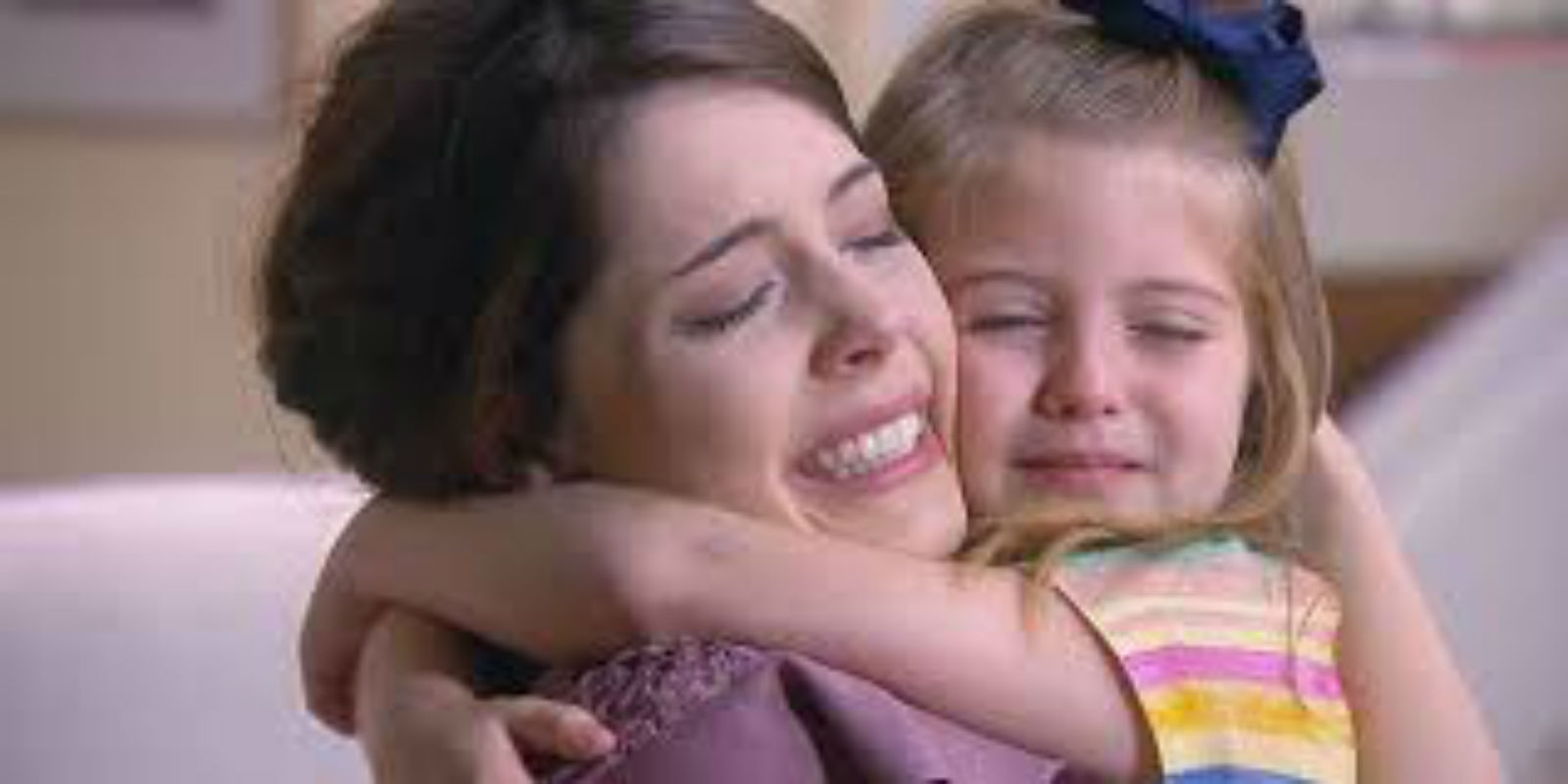 Em "Carinha de Anjo", Cecília conversa com Dulce Maria e tenta explicar sobre a separação dela com Gustavo.