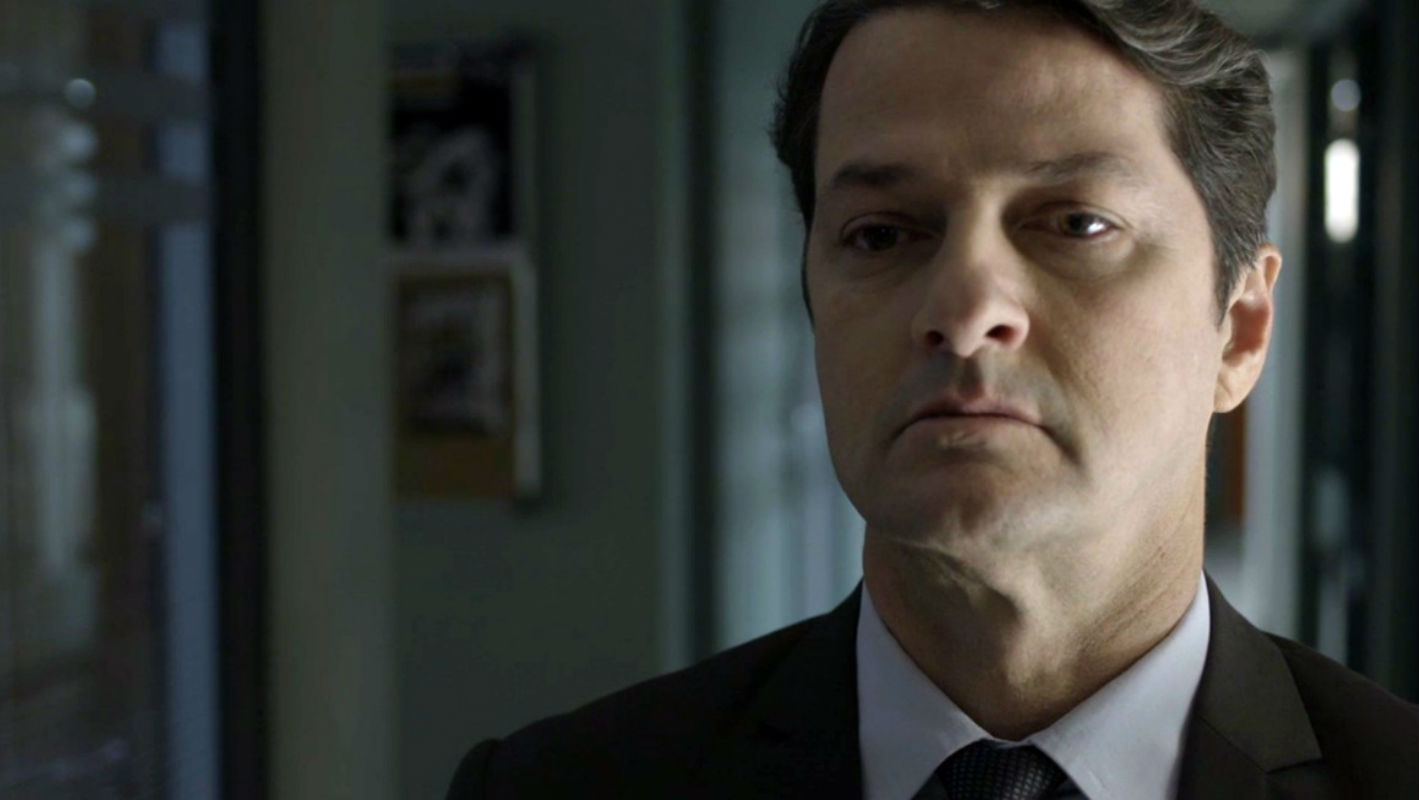 Em "Pega Pega", Mônica cobra o dinheiro de Malagueta e avisa que levará seu filho com ela.