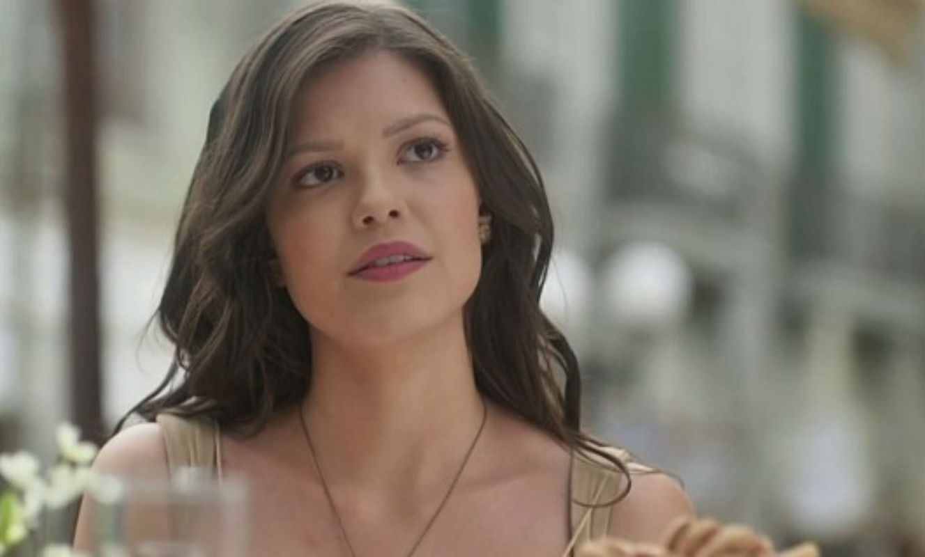 Em "Tempo de Amar", Vicente fica encantado ao ver Maria Vitória.