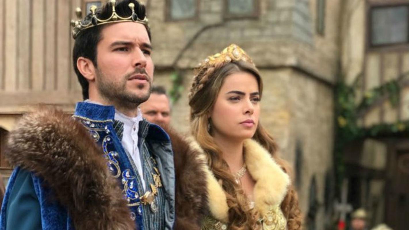 Em "Belaventura", nrico leva Pietra e Lucy para o castelo e diz que as levará até Bartolion que acompanhará até Merlino.