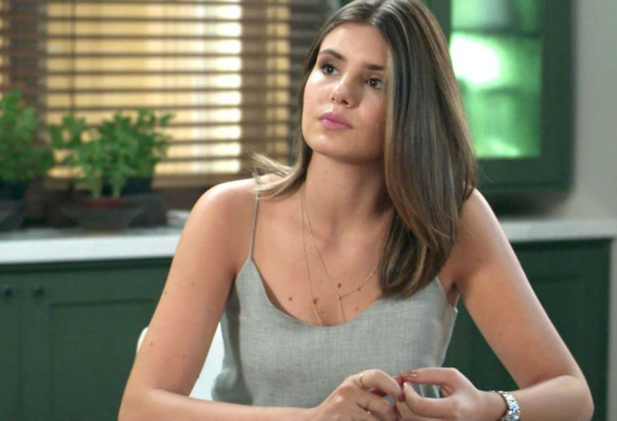 Em "Pega Pega", Luiza procura Bebeth para conversar.