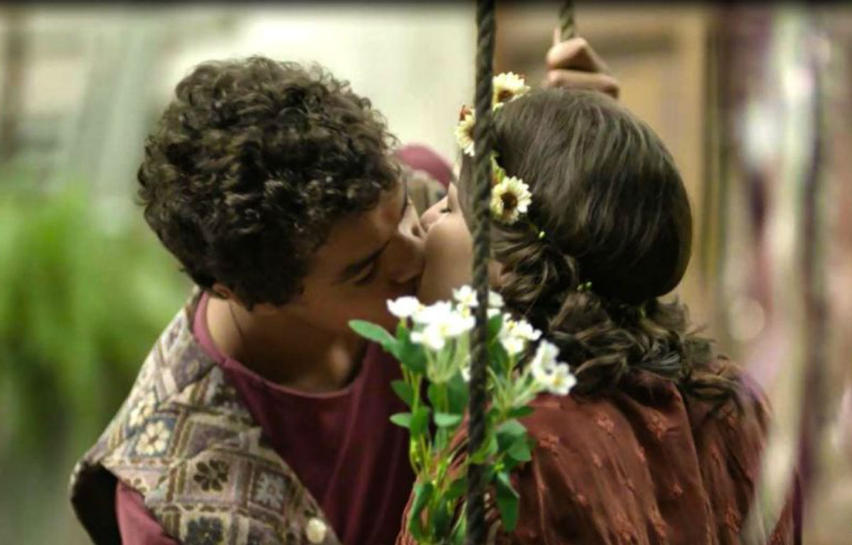 Em "Malhação: Viva a Diferença", Tato e Keyla se beijam.