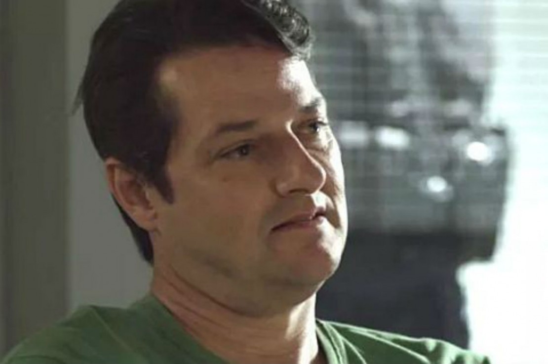 Em "Pega Pega", Malagueta pergunta a Maria Pia o motivo de ela não ter lhe dito que gerou Bebeth.