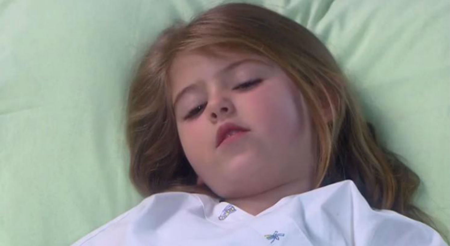 Em "Carinha de Anjo", Dulce Maria fica preocupada ao saber da venda do terreno do colégio.