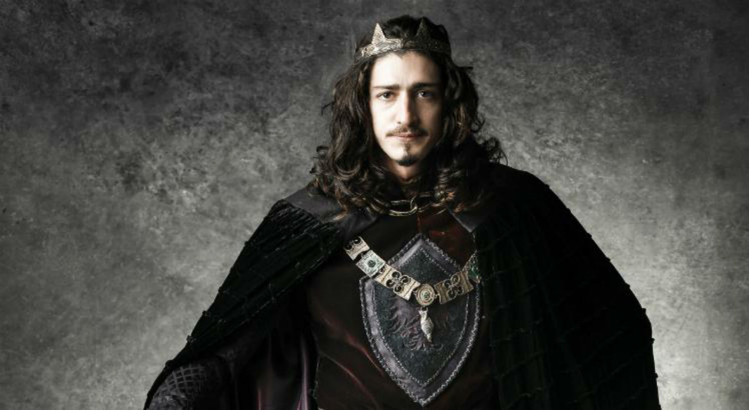 Em "Deus Salve o Rei", Rodolfo declara guerra a Artena.